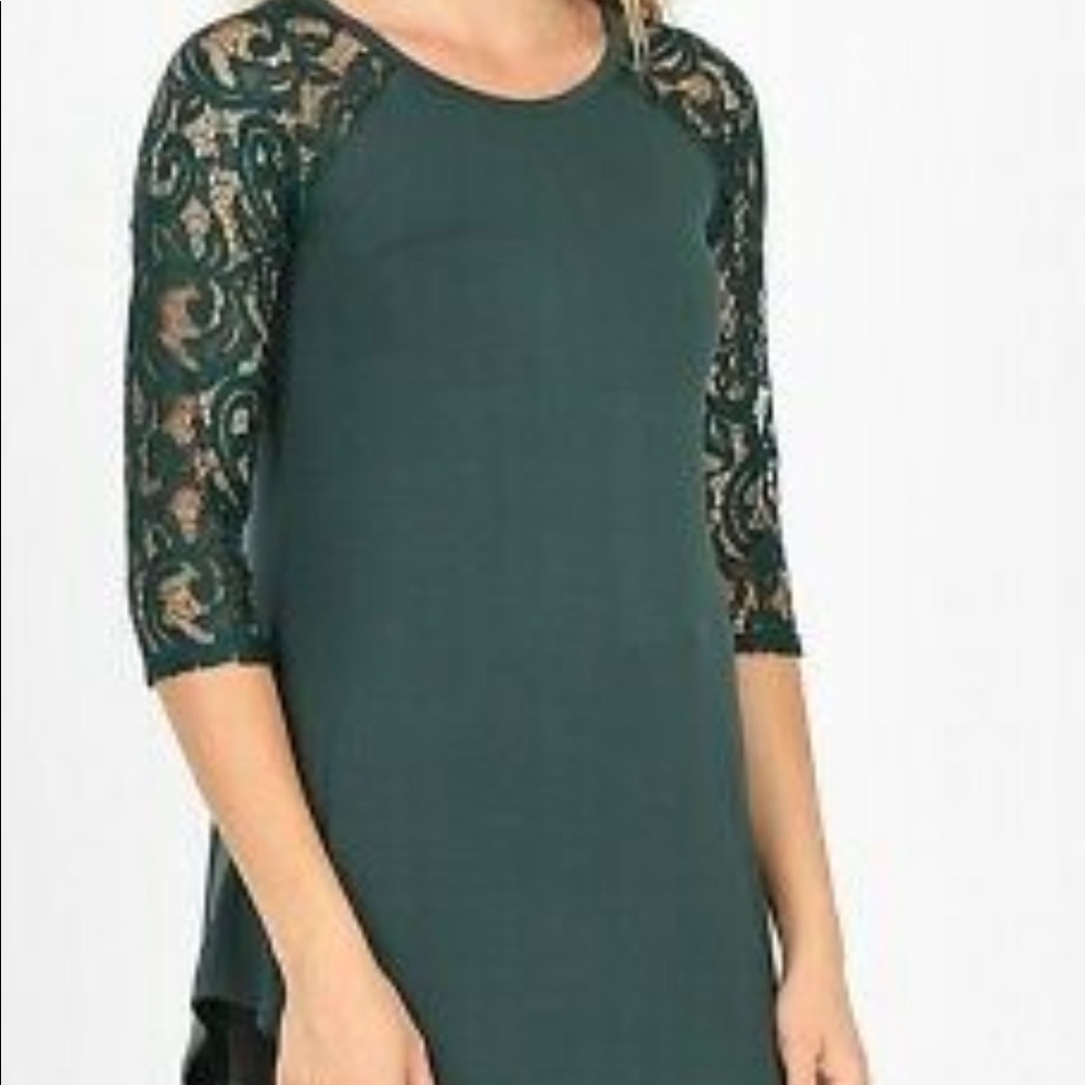 Zenana 3/4 lace sleeve tunic. Size medium. NWOT.